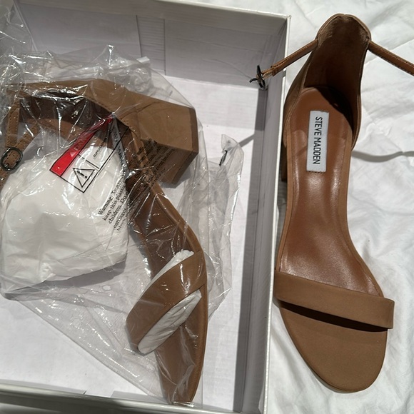 Steve Madden Shoes - Brand new Steve Madden strap sandel. Neutral color. Very comfor
